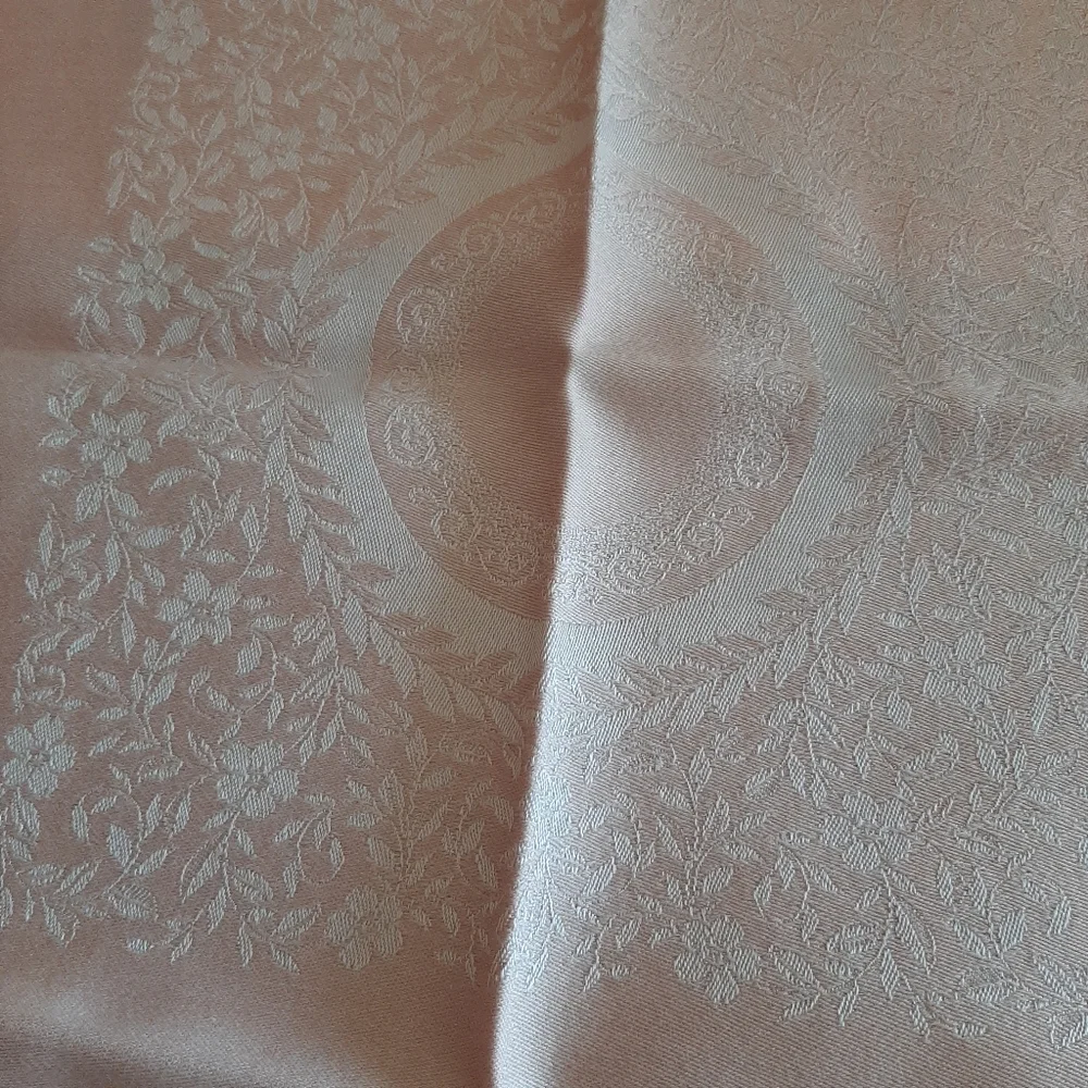 Vtg Damask Pastel Pink Tablecloth and 6 Piece Napkin Set.